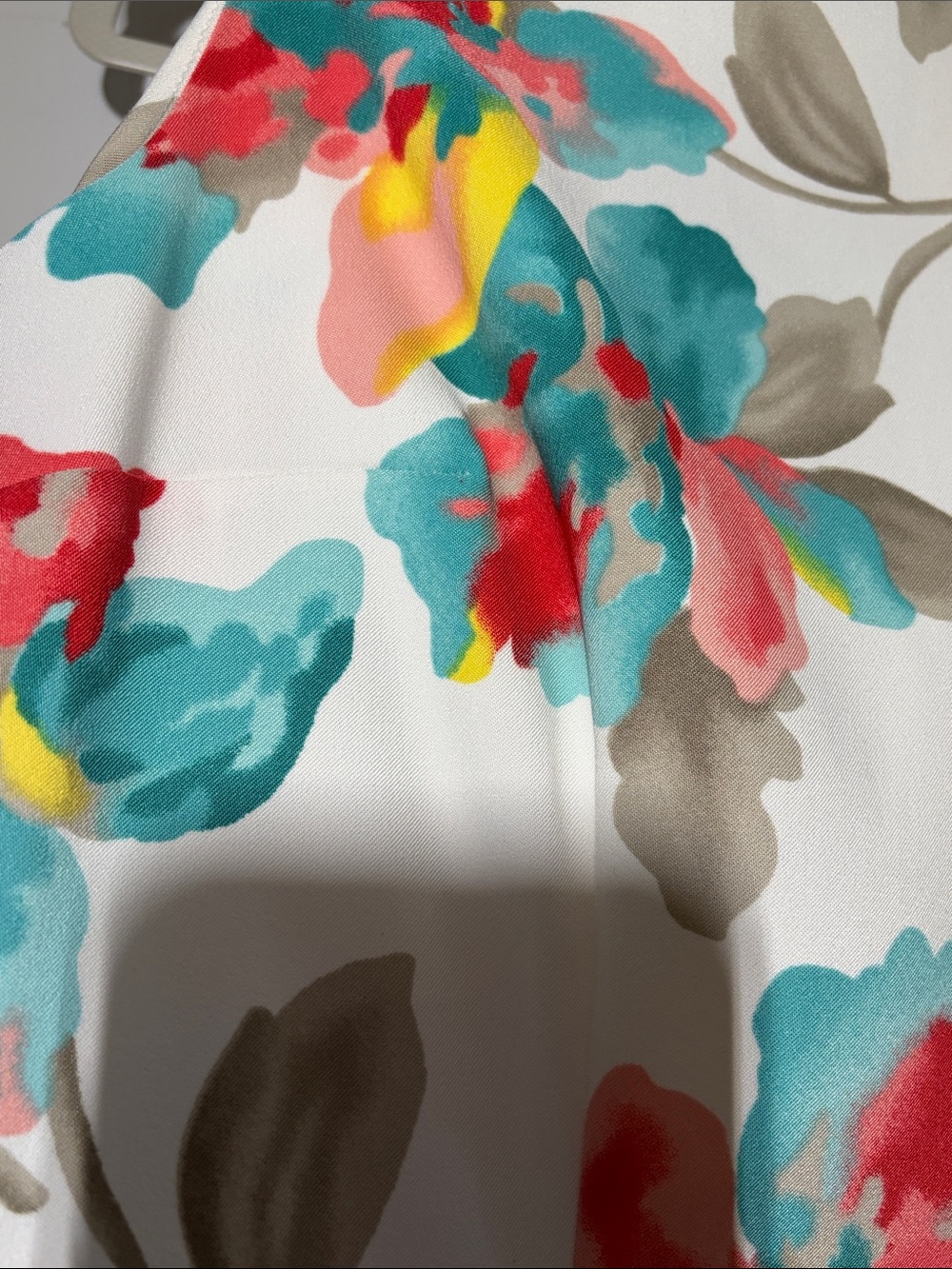 AGB White Sleeveless Sheath Dress with Teal, Coral, Yellow Floral Print - Picture 4 of 10